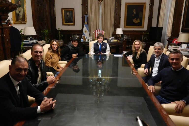 Milei recibió al polista Adolfo Cambiaso en la Casa Rosada