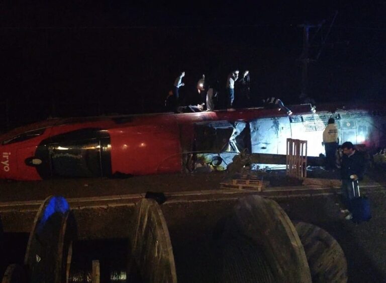 Tragedia en España: un choque entre dos trenes de alta velocidad dejó al menos cinco muertos