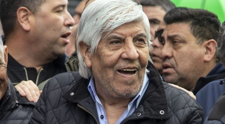 Hugo Moyano reapareció y sostuvo que el paro “fue contundente”