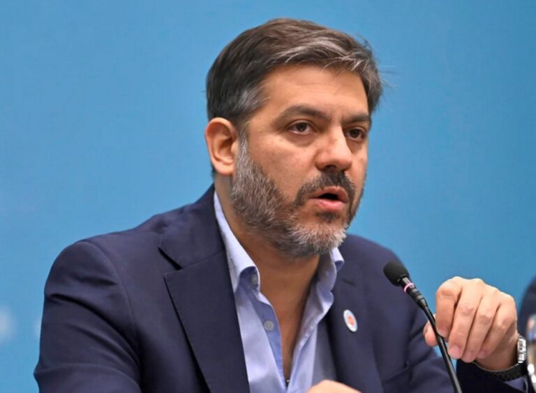 Exabrupto de un ministro de Kicillof contra Javier Milei tras el fallo de YPF