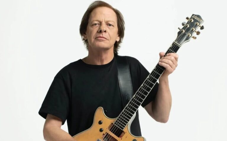 Stevie Young fue hospitalizado de urgencia en Buenos Aires