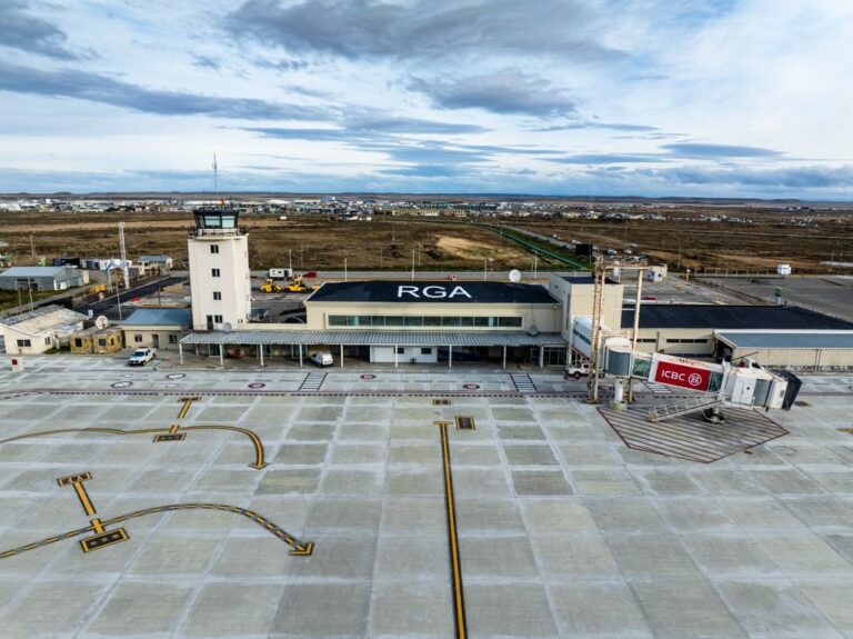 Río Grande volvió a operar con una pista completamente renovada