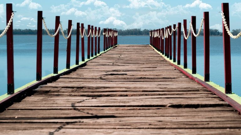 A solo una hora y media de CABA: el pueblito con laguna, costanera y parrillas para escaparse el fin de semana