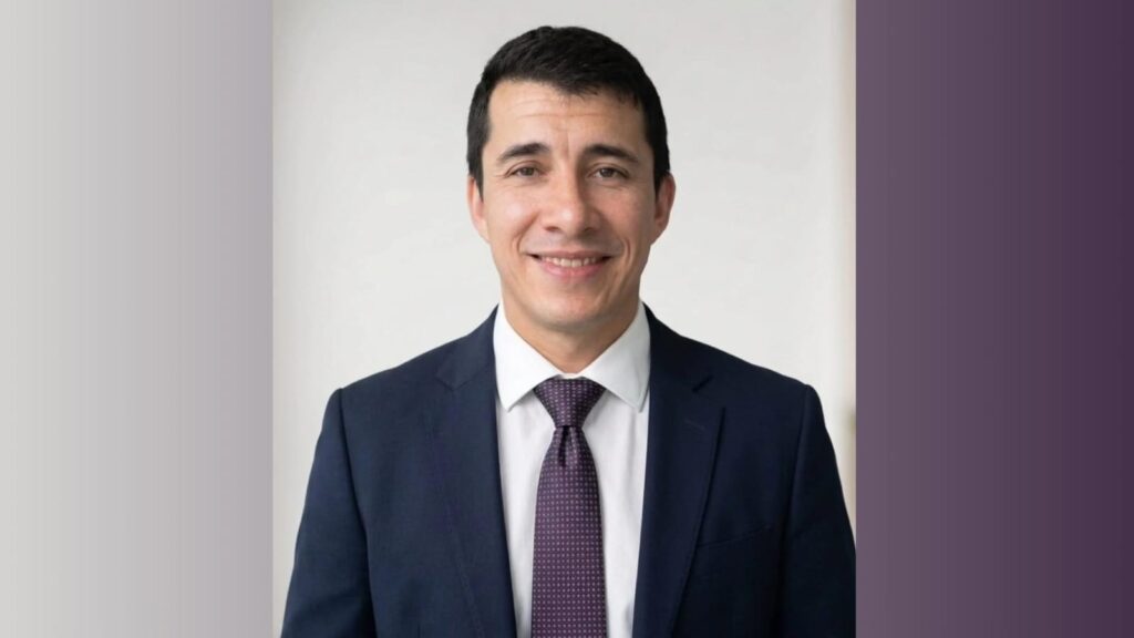 Retrato de Omar García, cirujano torácico nacido en Tafí Viejo.