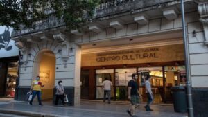 Fachada del Centro Cultural Virla, sede del show de Quique Yance por sus 40 años con la música