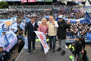 Osvaldo Jaldo junto a Miguel Acevedo, Rossana Chahla y Sergio Mansilla en el acto del Día de la Lealtad Peronista en Tucumán.